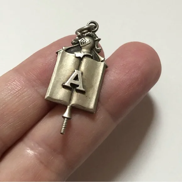 Vintage silver metal school lavaliere style pendant knight helmet letter A - Picture 4 of 9